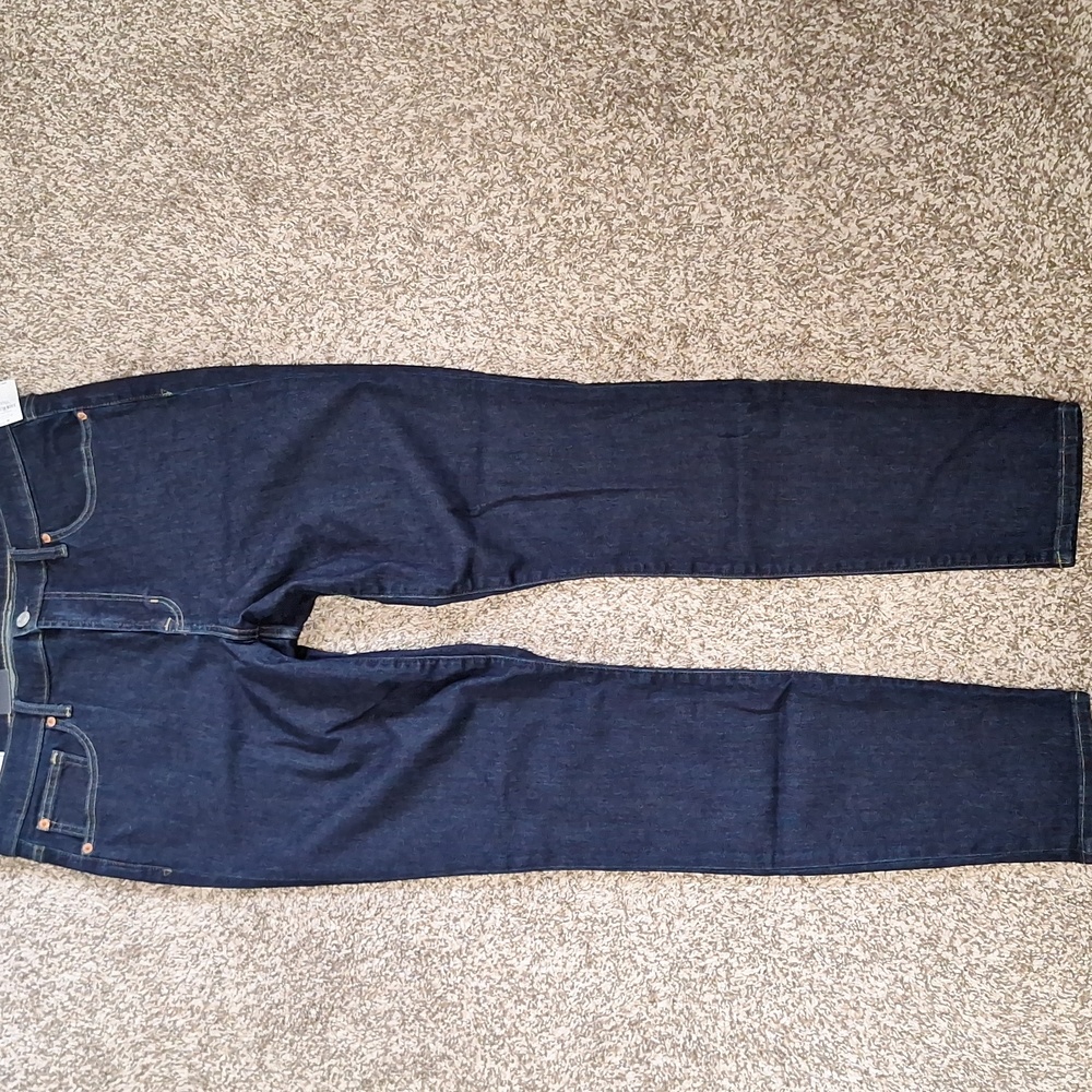 NWT Gap 33 Long True Skinny jeans